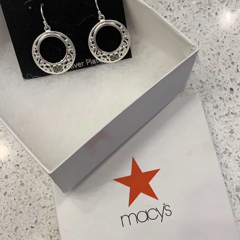 New! Silver plated dangling hoop earrings 🤍
